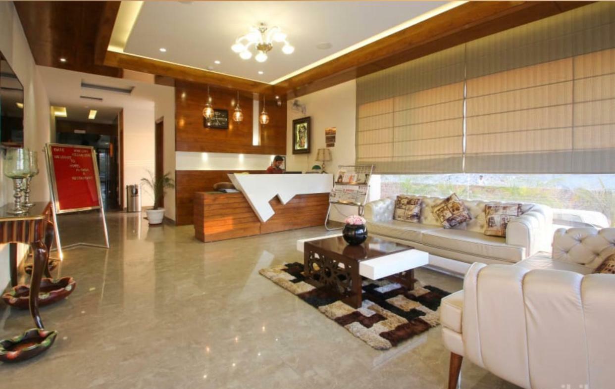 Al-Qasa Hotel Zirakpur Kültér fotó