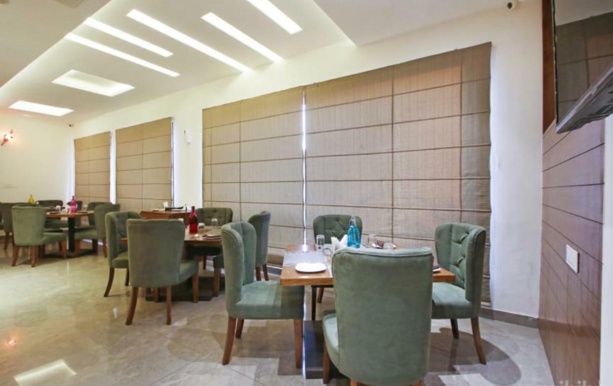 Al-Qasa Hotel Zirakpur Kültér fotó
